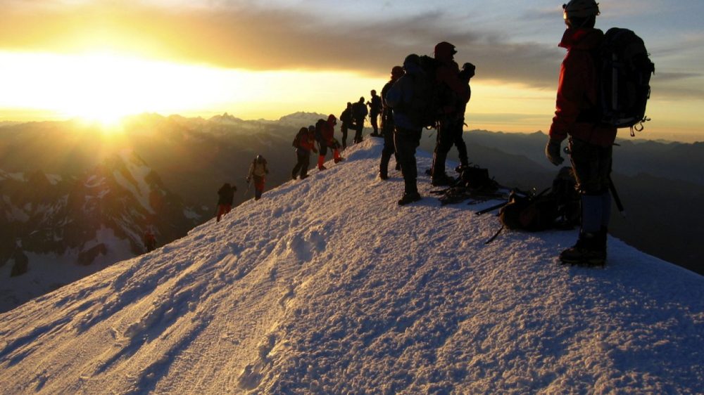 mont-blanc-alpinistas-que-nao-se-hospedarem-nos-abrigos-indicados-podem-enfrentar-dois-anos-de-prisao-1280x720